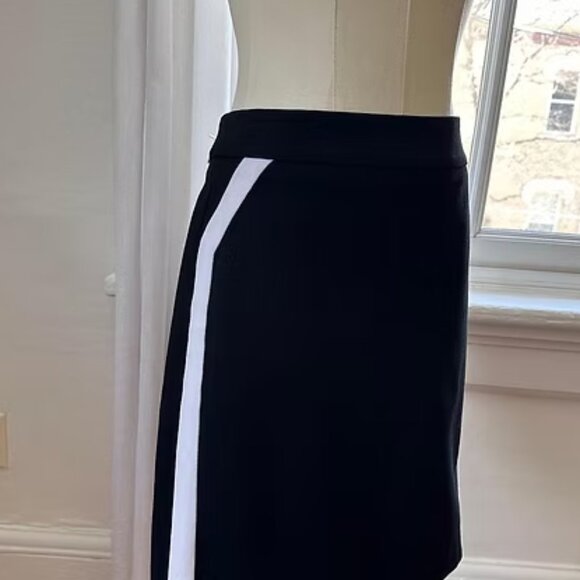The Bickford Park Contrast Skirt - Picture 2 of 3
